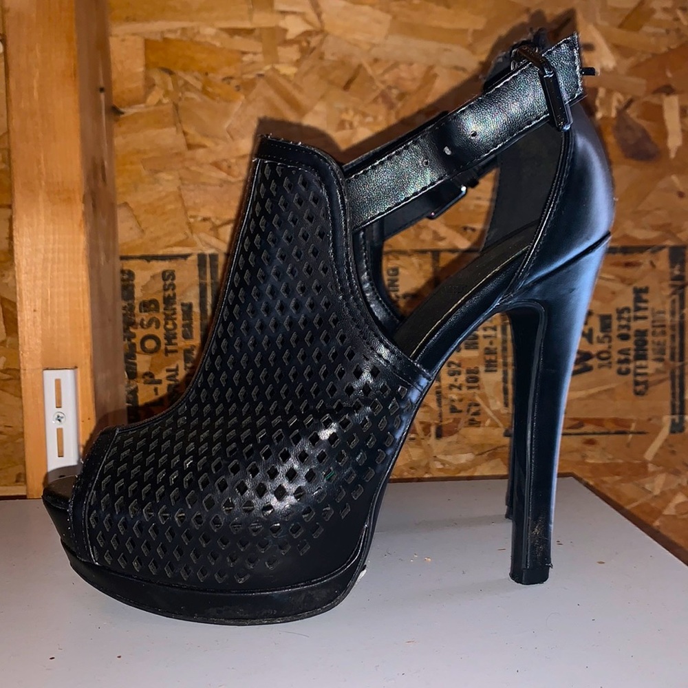 Black Guess heels